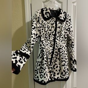 White and Black Blazer - Size 2 - Good Condition